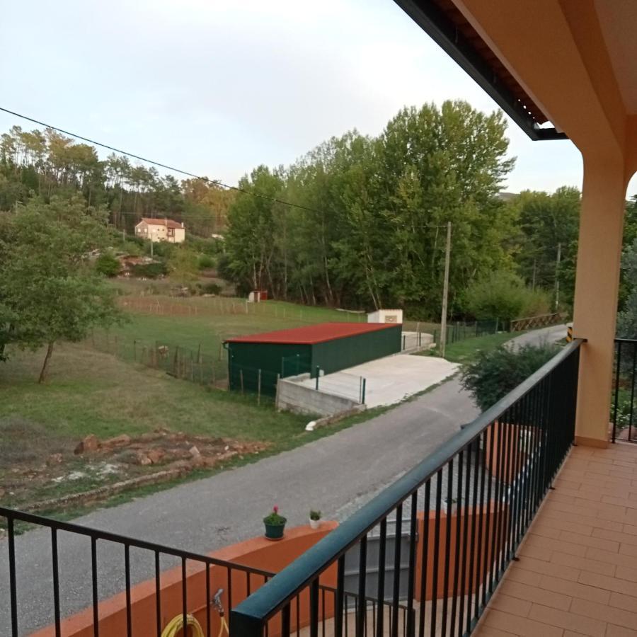 Alojamento Local - Casa Amarela Alvaiázere エクステリア 写真